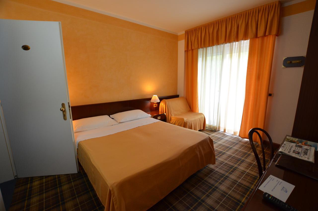 Hotel Astro لينانو سابيادورو المظهر الخارجي الصورة