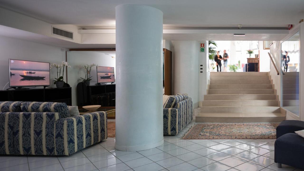 Hotel Astro لينانو سابيادورو المظهر الخارجي الصورة