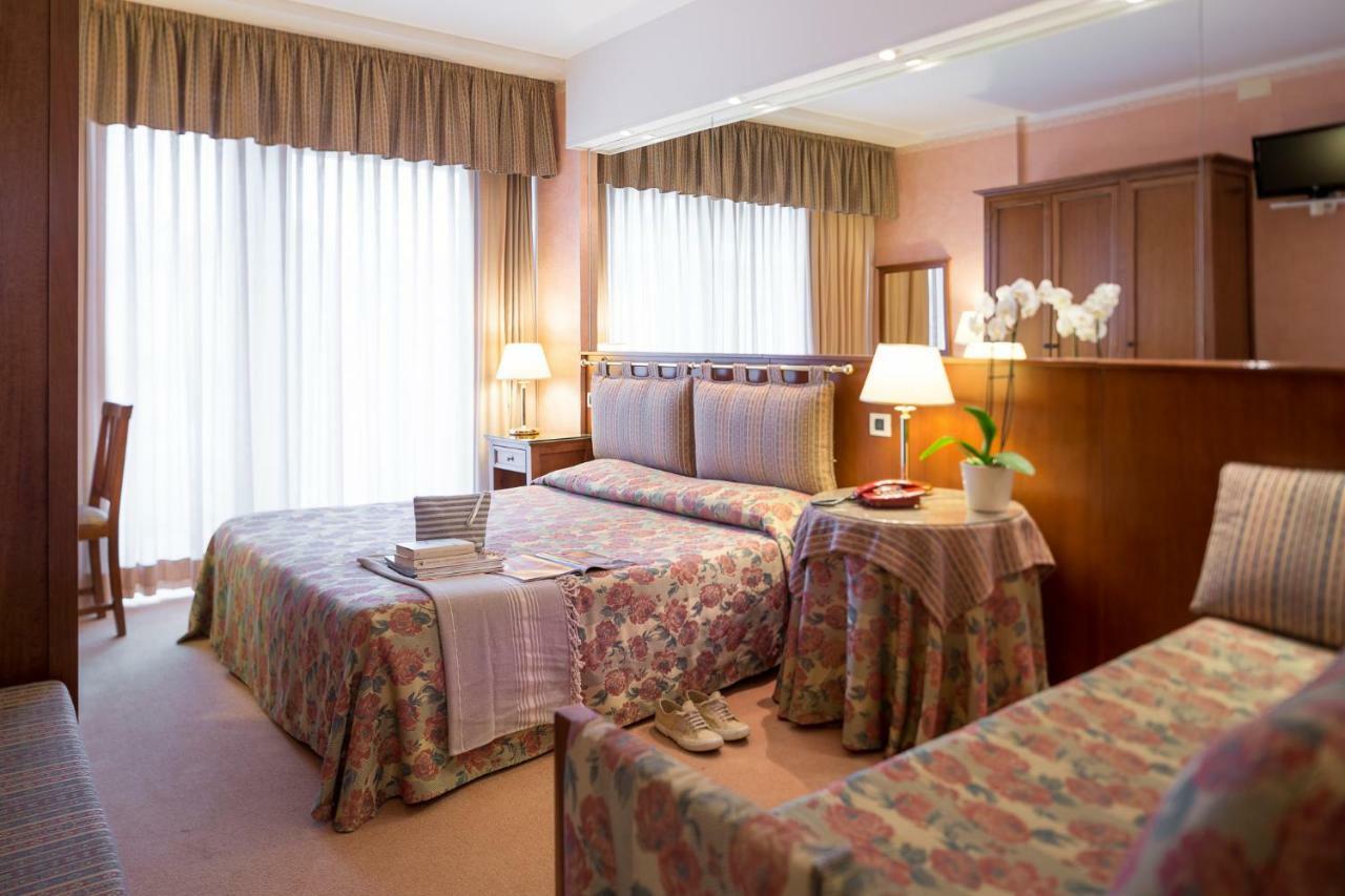 Hotel Astro لينانو سابيادورو المظهر الخارجي الصورة