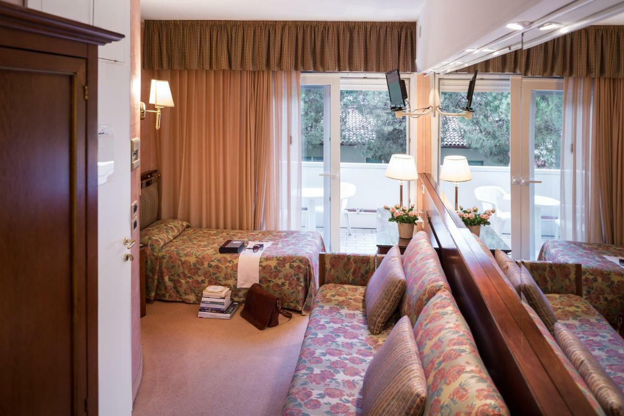 Hotel Astro لينانو سابيادورو المظهر الخارجي الصورة